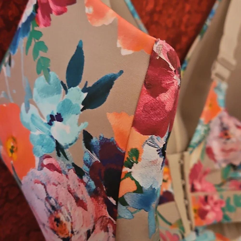 Cacique 42F Comfort Bliss No-Wire Lightly Lined Tan Pink Blue Floral Bra EUC - Picture 8 of 9